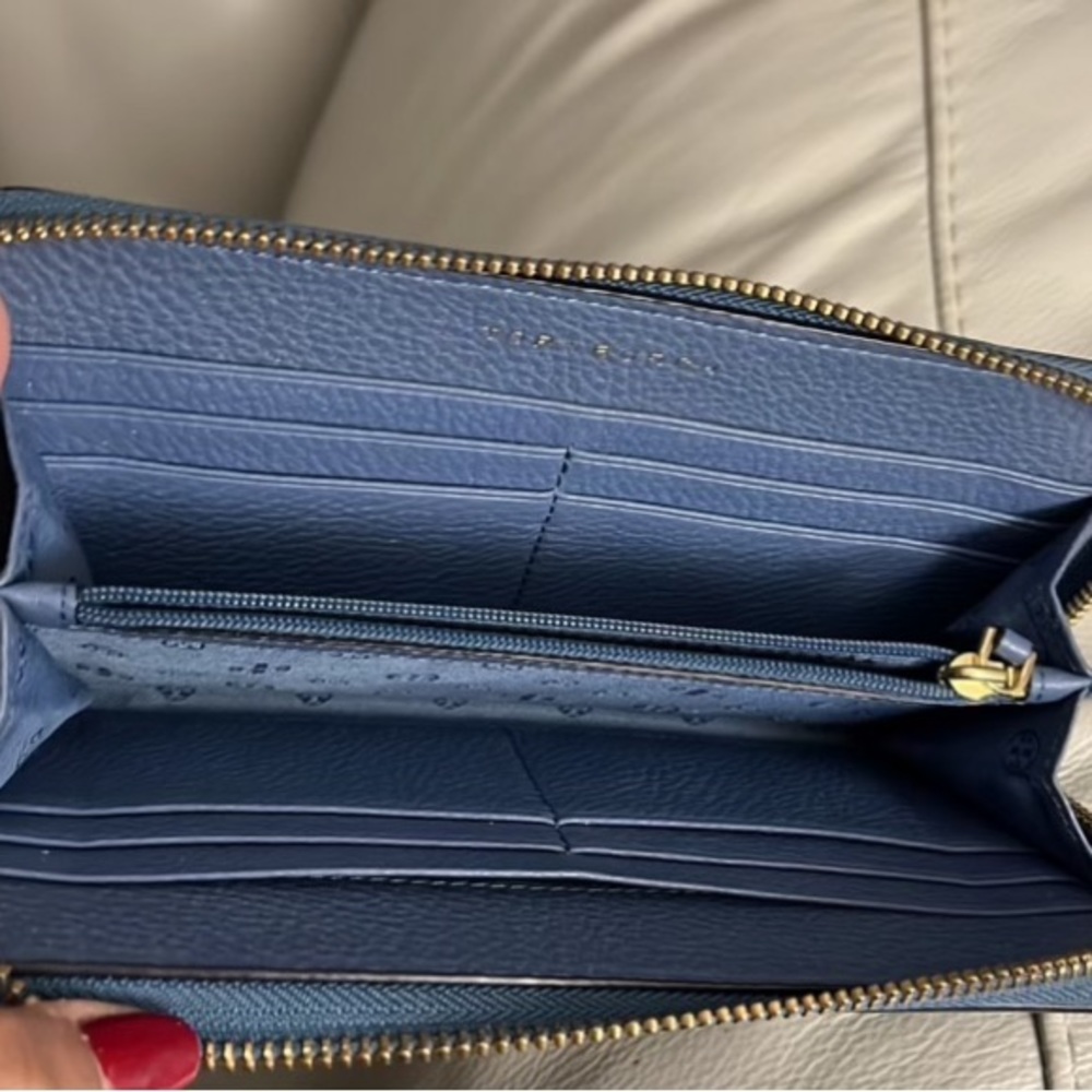 Tory Burch McGraw Leather Wallet - Picture 9 of 10